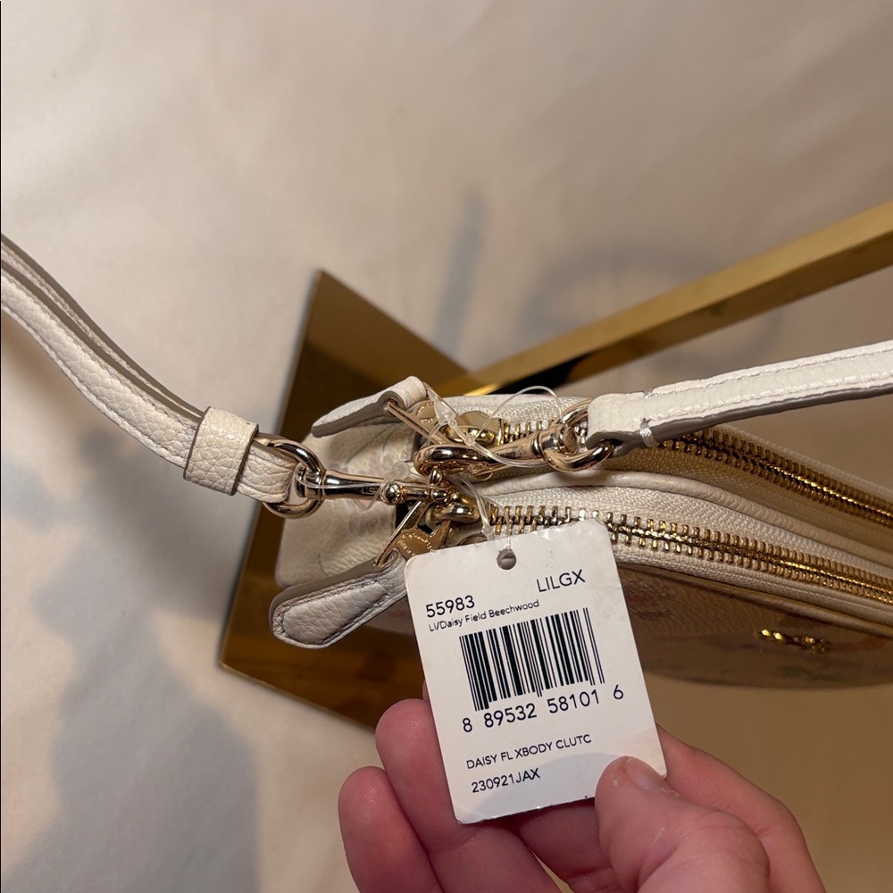NWT coach crossbody clutch in Daisy field print with pebbled leather - Picture 4 of 9